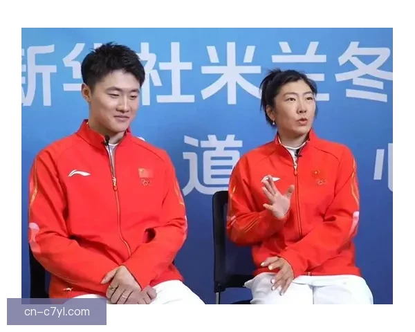 王心迪失误摔倒徐梦桃暖心安慰 王心迪失误摔倒徐梦桃暖心安慰